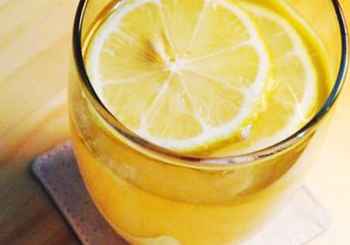 食用蜂蜜柠檬水